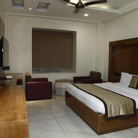 Hotel Pacific Roorkee Екстер'єр фото