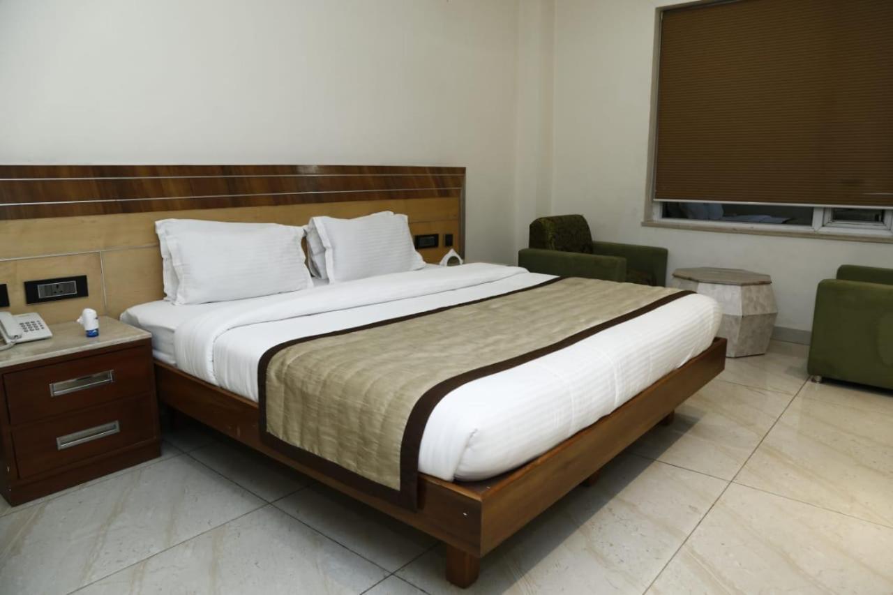 Hotel Pacific Roorkee Екстер'єр фото