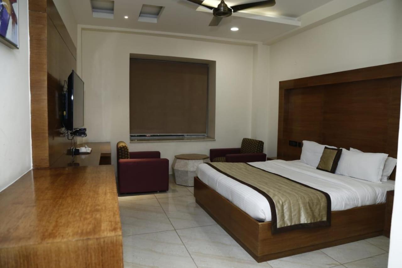 Hotel Pacific Roorkee Екстер'єр фото