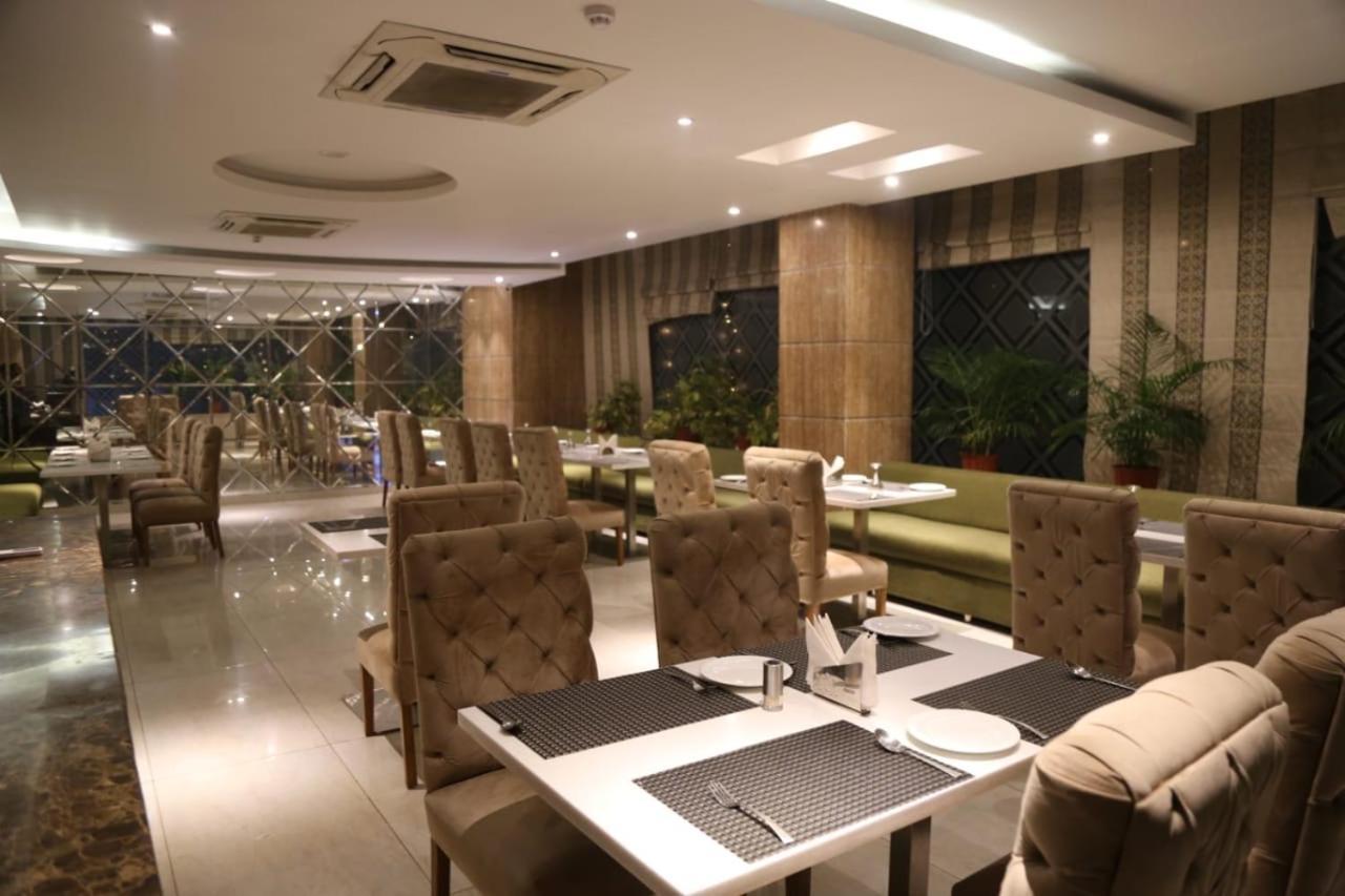 Hotel Pacific Roorkee Екстер'єр фото